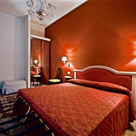 Chandeliers Apartment Венеція Екстер'єр фото