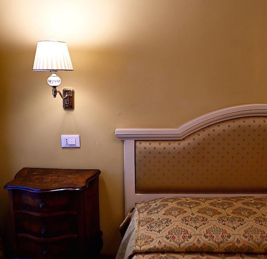 Chandeliers Apartment Венеція Екстер'єр фото
