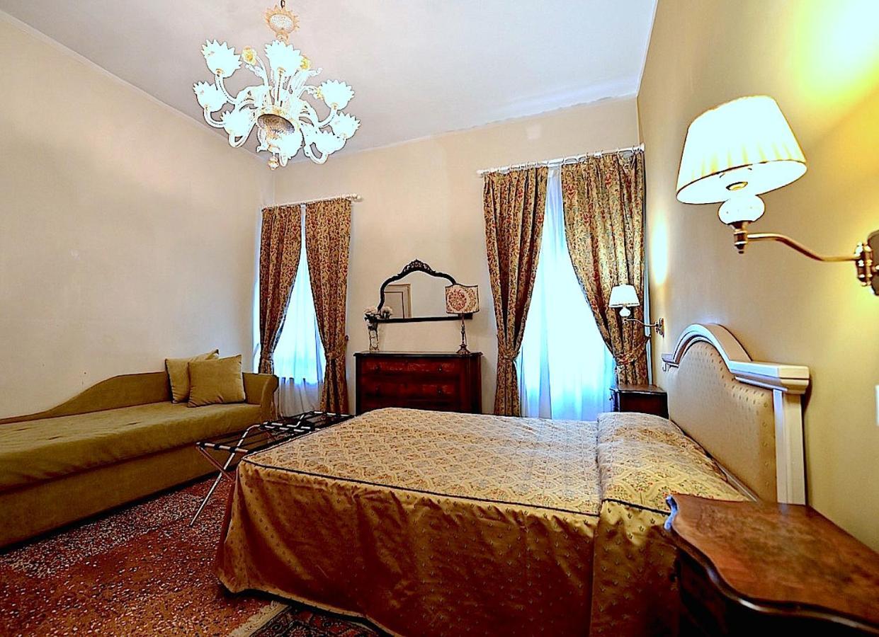 Chandeliers Apartment Венеція Екстер'єр фото