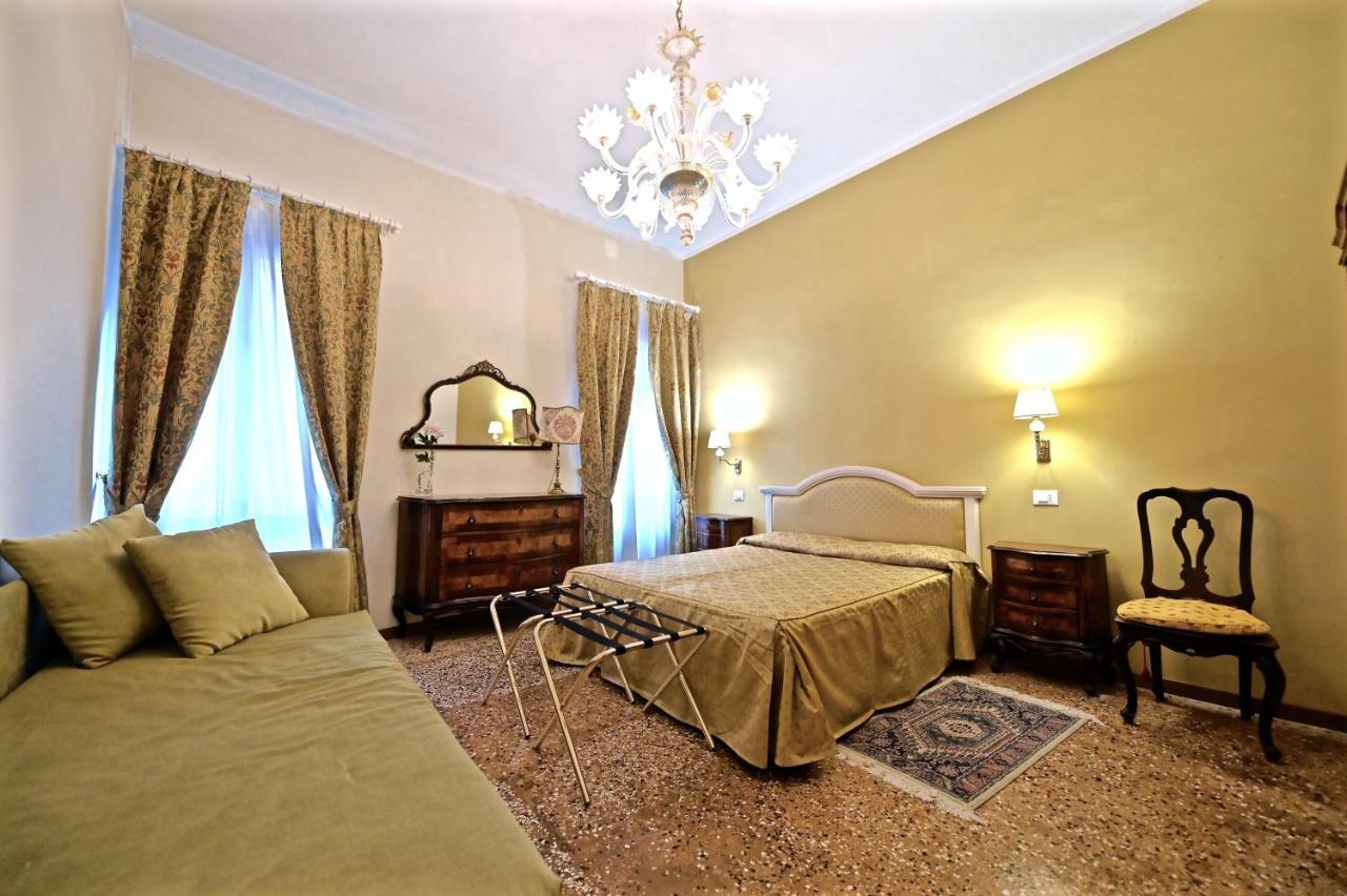 Chandeliers Apartment Венеція Екстер'єр фото