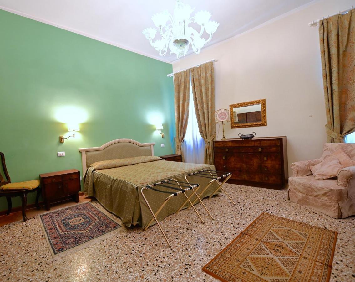 Chandeliers Apartment Венеція Екстер'єр фото