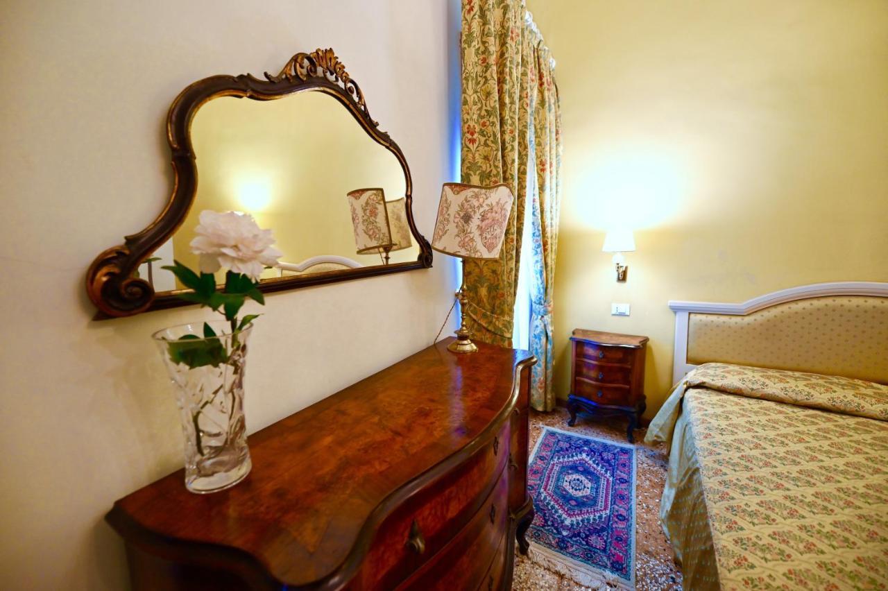 Chandeliers Apartment Венеція Екстер'єр фото